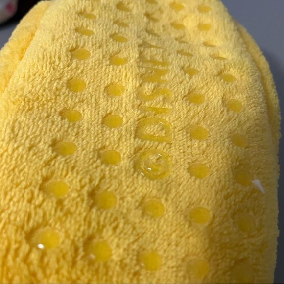 DISNEY FUZZY BABBA SLIPPER SOCKS SZ MED/ LRG. Shoe 8-10 adult - Picture 5 of 5